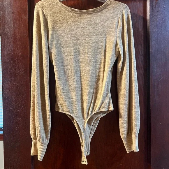 Abercrombie and Fitch Cream Long Sleeve Bodysuit - Picture 2 of 2